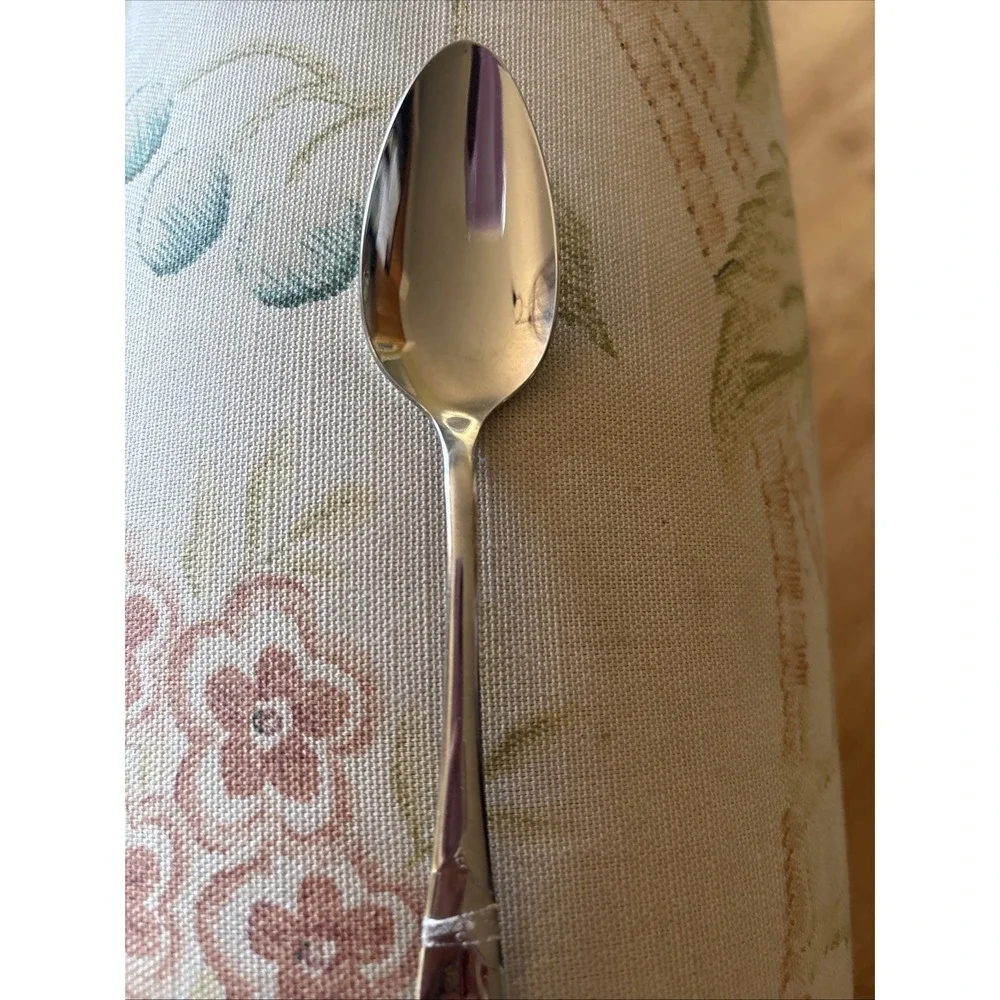 4 Oneida Oneidacraft Deluxe DEBONAIR Stainless Teaspoons